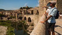 Private Full Day Trip to Medieval Villages of Catalonia + Lunch front of a Lake 