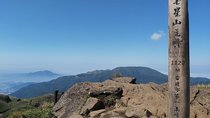 Private Yangmingshan Hiking Day Tour from Taipei