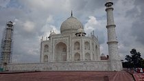 Full Day Taj Mahal And Agra city tour From Bangalore Via Delhi.