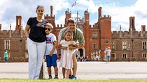 Kid-Friendly Hampton Court Palace Tour in London with Blue Badge Guide