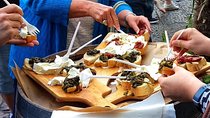Naples: Street Food and Sightseeing Tour with Local Expert