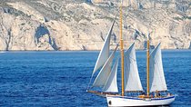 Sailing day in the heart of the Calanques