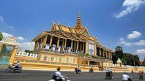 Half-Day Royal Palace, Wat Phnom & Independence Monument Tour
