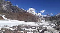  Gokyo Lakes Cho-La Pass with Everest Base Camp