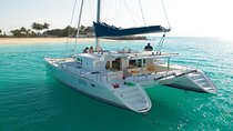 The best tour to Isla Mujeres Catamaran, open bar& lunch included