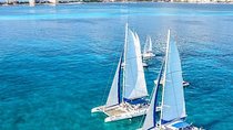 Full-Day Catamaran Tour to Isla Mujeres from Cancun with Lunch