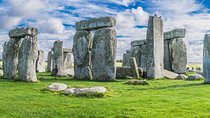 Stonehenge Half-Day Tour from London with Admission & Snack Pack