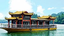 West Lake Private Tour with Boat Ride and Enduring Memories Night Show VIP Seat
