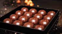 Private Molded Bonbons Chocolate making class in Paris