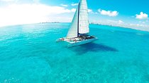 Tour in a Catamaran to Isla Mujeres with all included for the best price!