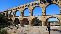 Pont du Gard to Villeneuve Les Avignon & Châteauneuf du Pape wine private tour