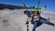 GOLD paragliding flight including videos/photos, t-shirt and a bottle of Cava