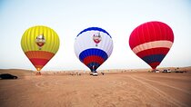 Hot Air Balloon Ride With Gourmet Breakfast and Falcon Show