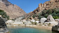 Mascat: Swimming in Oman wadis