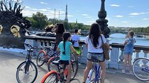 Bike Paris treasures with a live guide - Families & Friends 