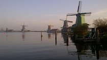 Small-Group Tour to Windmills & Giethoorn with boat tour