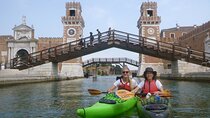 2 Hour Venice Canal Kayak Tour - Premium experience by day