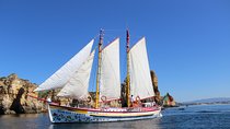 Half-Day Sailing Tour in Baia de Lagos with Lunch