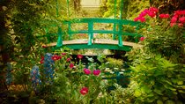 Private Round-Trip Transfer from Paris to Giverny