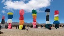 Seven Magic Mountains and Las Vegas Sign Tour in Spanish