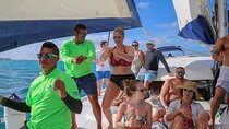 Catamaran Sailing to Isla mujeres with Buffet and Open Bar