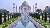 Mumbai to Agra Taj Mahal Day Trip with Return Flights and Lunch