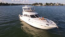 52' Yacht Rental in Miami Beach with Experienced Captain