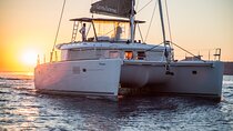 Santorini All-inclusive Catamaran Cruise with Thirassia Stop