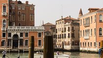 Tour on the Trails of Commissario Brunetti in Venice