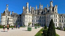 Live Guided Chenonceau, Chambord, Amboise Castles trip from Paris