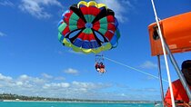 Adrenaline in parasailing for your shared group from punta cana