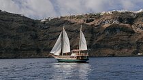Santorini Private Cruise to Volcanic Islands and Hot Springs