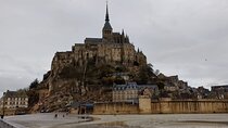 Mont Saint Michel Private VIP Tour with Champagne from Paris