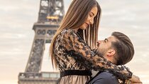 Private Guided Professional Photoshoot by the Eiffel Tower 