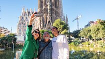 Sagrada Familia Small Group Guided Tour with Skip the Line Ticket