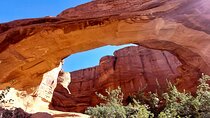 Discover The Hidden Arches: Solitaire Arches Private Desert Hike