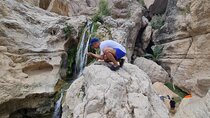 Private Full-Day Wadi Tiwi and Bimmah Sinkhole Tour from Muscat