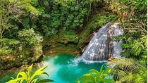 Half- Day Tour of Dunn's River Falls and Blue Hole in Ocho Rios