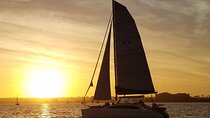 2.5-Hour Small-Group Catamaran Sunset Sail with Drinks