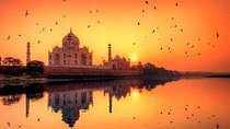 Private Full-day Historical Adventure Tour in Agra by Gatimaan Express
