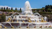 From Paris: Versailles Palace Live Tour with Gardens Access
