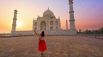 Sunrise Tour of Taj Mahal with Guide and Entrance Fees