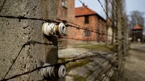 From Kraków: Auschwitz-Birkenau Tour with Lunch Box and Pick Up