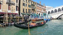 Explore Venice Rialto Markets at Dawn: Private Walking Tour