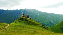 Kazbegi Full-Day Private Tour with Scenic Stops from Tbilisi