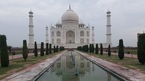 Same Day Private Car and Driver - Tour of Taj Mahal from Delhi 
