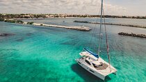 8-Hour Private 44' Leopard Catamaran Tour to Cozumel Beach w/Food & Open Bar