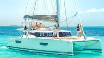 Luxury Catamaran Privilege to Isla Mujeres + Open Bar VIP