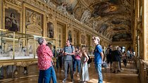 Paris Louvre Museum: Small Group Guided Highlights Tour