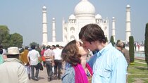 From Delhi: 2-Day Taj Mahal Sunrise Tour with Fatehpur Sikri
